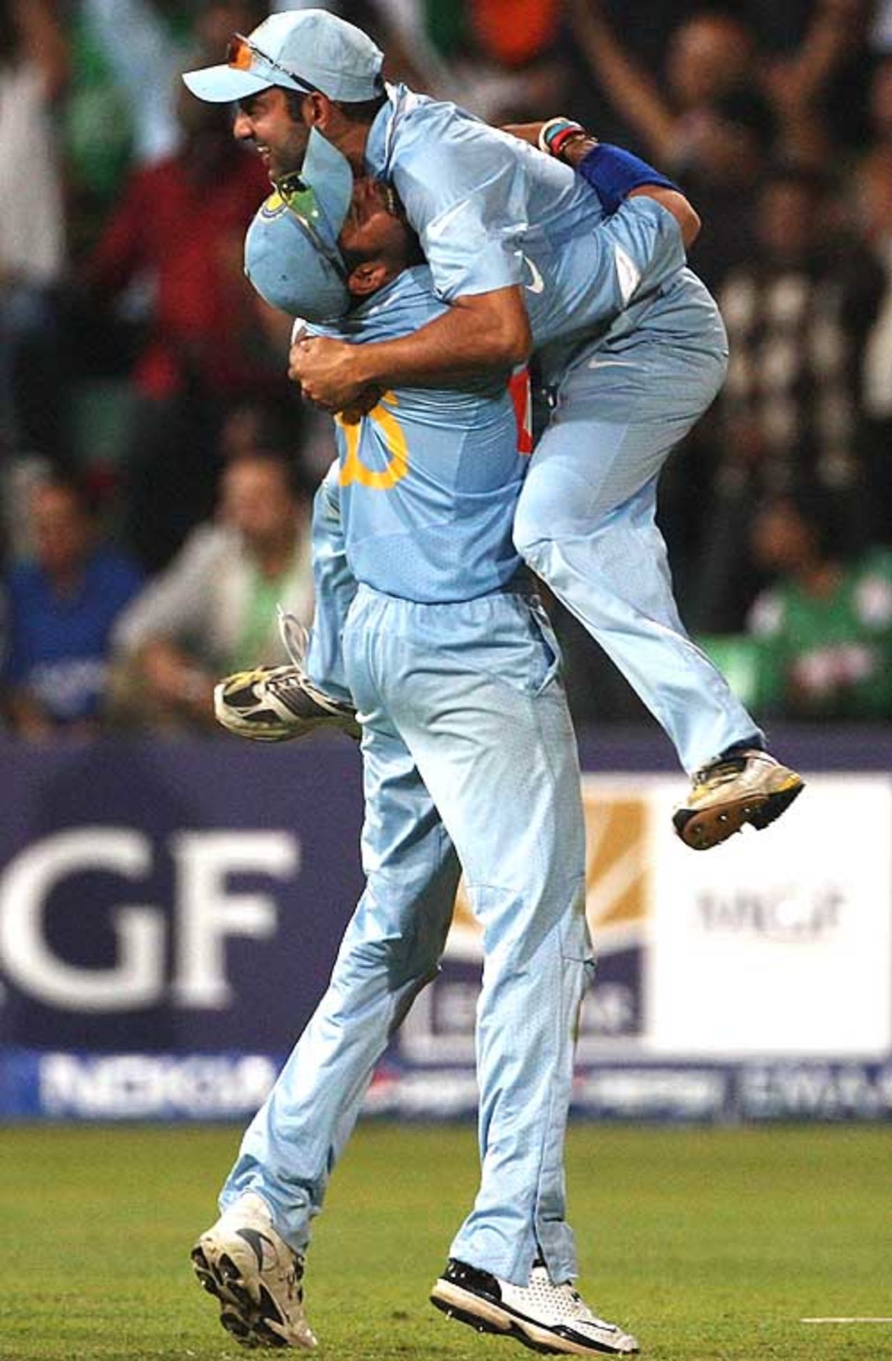 Sreesanth gives Gautam Gambhir a lifting hug after Michael Hussey falls, Australia v India, 2nd semi-final, ICC World Twenty20, Durban, September 22, 2007