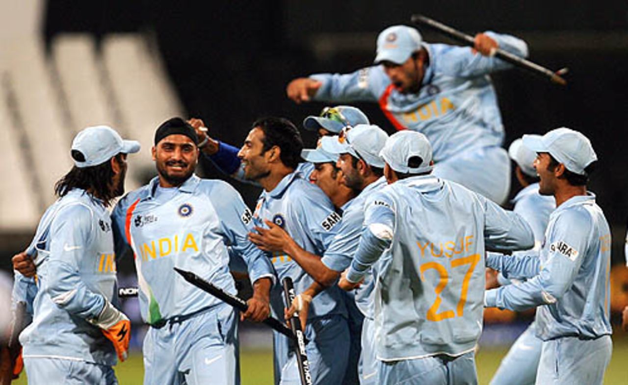 The Indian team huddle up after the win, Australia v India, 2nd semi-final, ICC World Twenty20, Durban, September 22, 2007