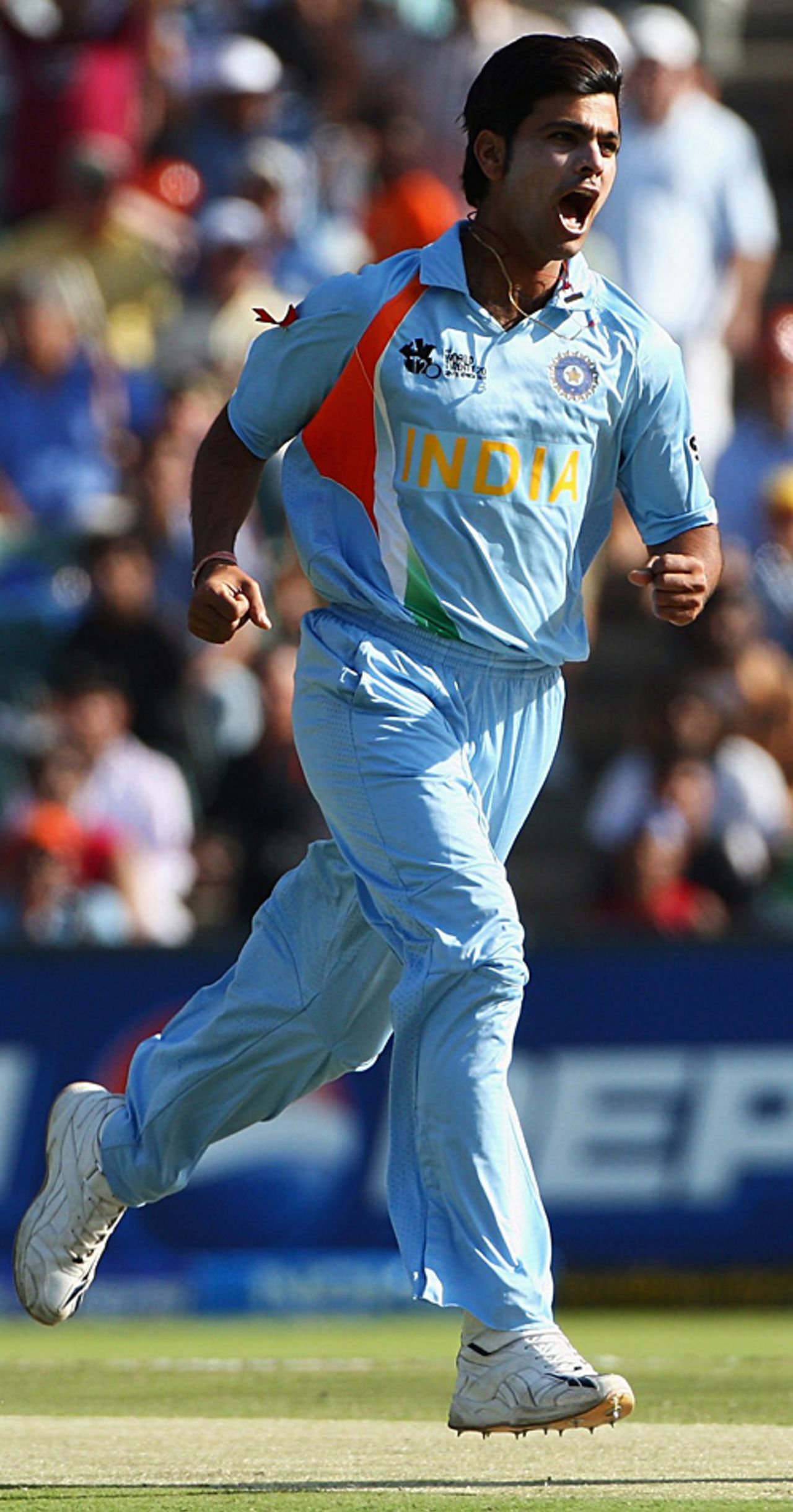 RP Singh is jubilant after dismissing Mohammad Hafeez, India v Pakistan, ICC World Twenty20 final, Johannesburg, September 24, 2007