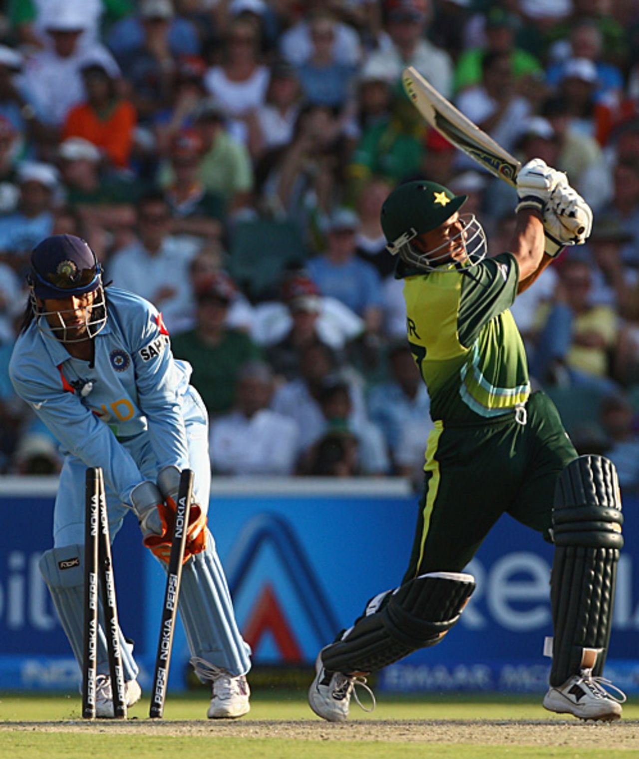 Yasir Arafat is bowled by Irfan Pathan, India v Pakistan, ICC World Twenty20 final, Johannesburg, September 24, 2007