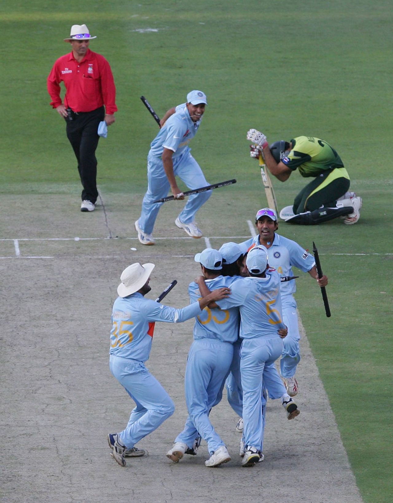 Joy and sorrow: Indians celebrate while Misbah-ul-Haq is left to ponder what could have been, India v Pakistan, ICC World Twenty20 final, Johannesburg, September 24, 2007