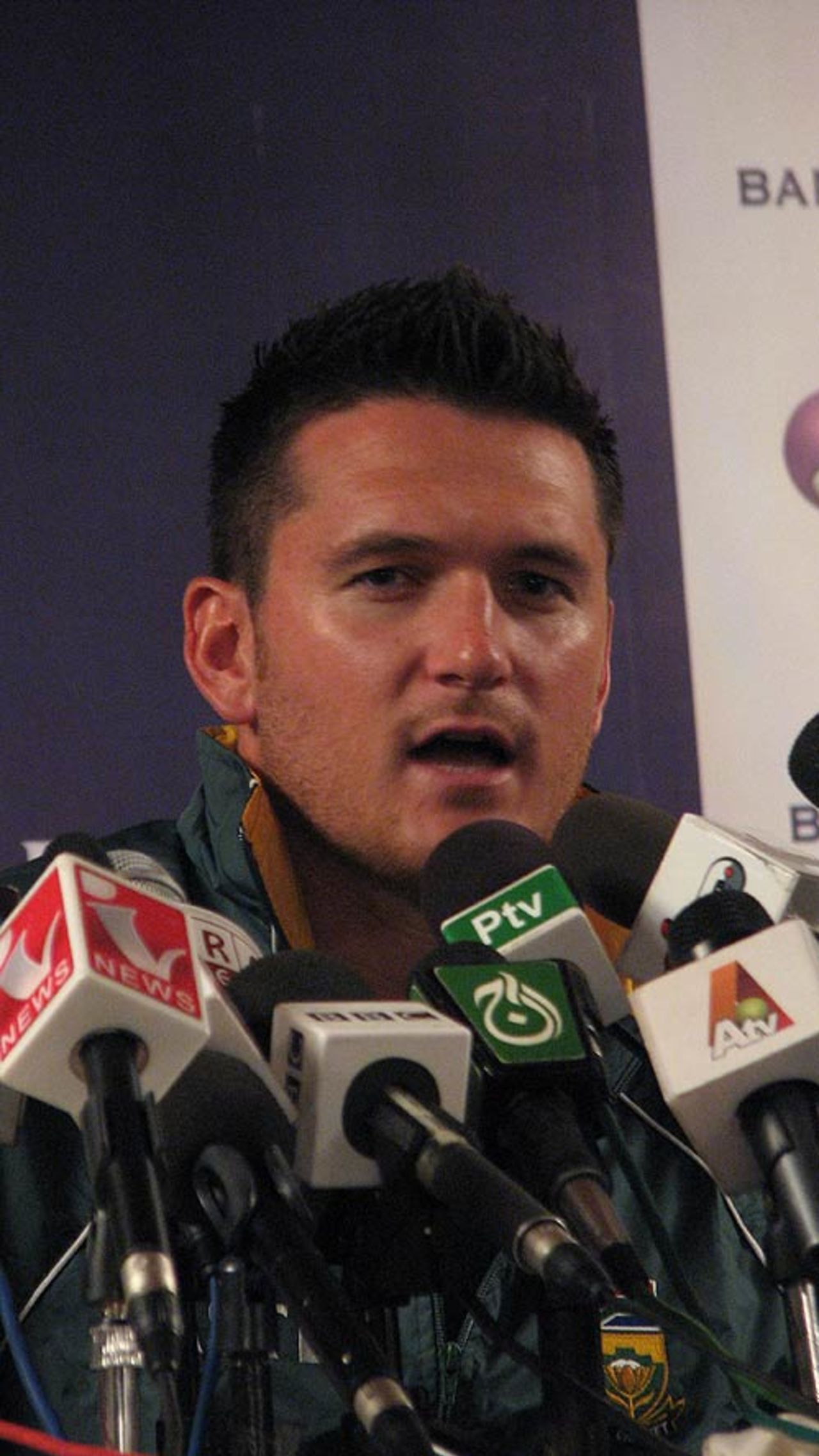 Graeme Smith answers questions during a press conference in Karachi, September 26, 2007