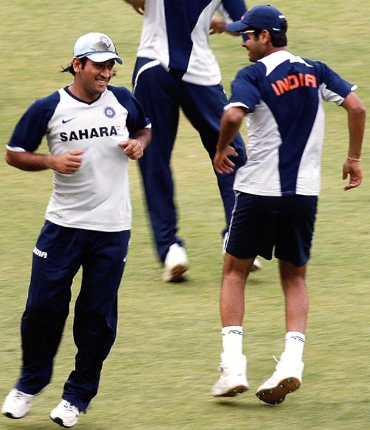 Mahendra Singh Dhoni and RP Singh enjoy and hop-and-step routine a day ahead of the first ODI, India v Australia ODI series, M Chinnaswamy Stadium, Bangalore, September 28, 2007