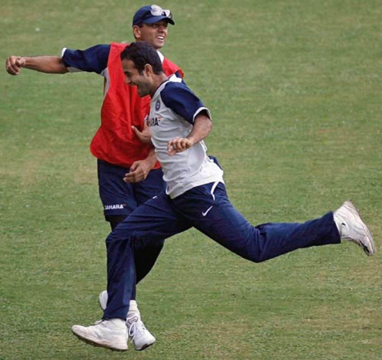 Rahul Dravid and Irfan Pathan play during a training session, India v Australia ODI series, M Chinnaswamy Stadium, Bangalore, September 28, 2007