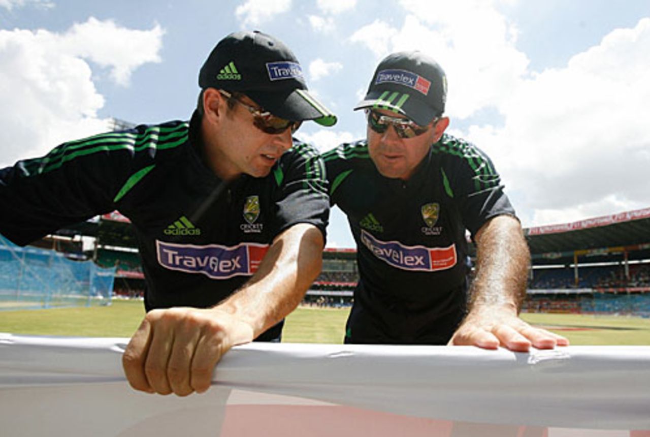 Ricky Ponting talks to Brad Hodge before the start of the match, India v Australia, 1st ODI, Bangalore, September 29, 2007