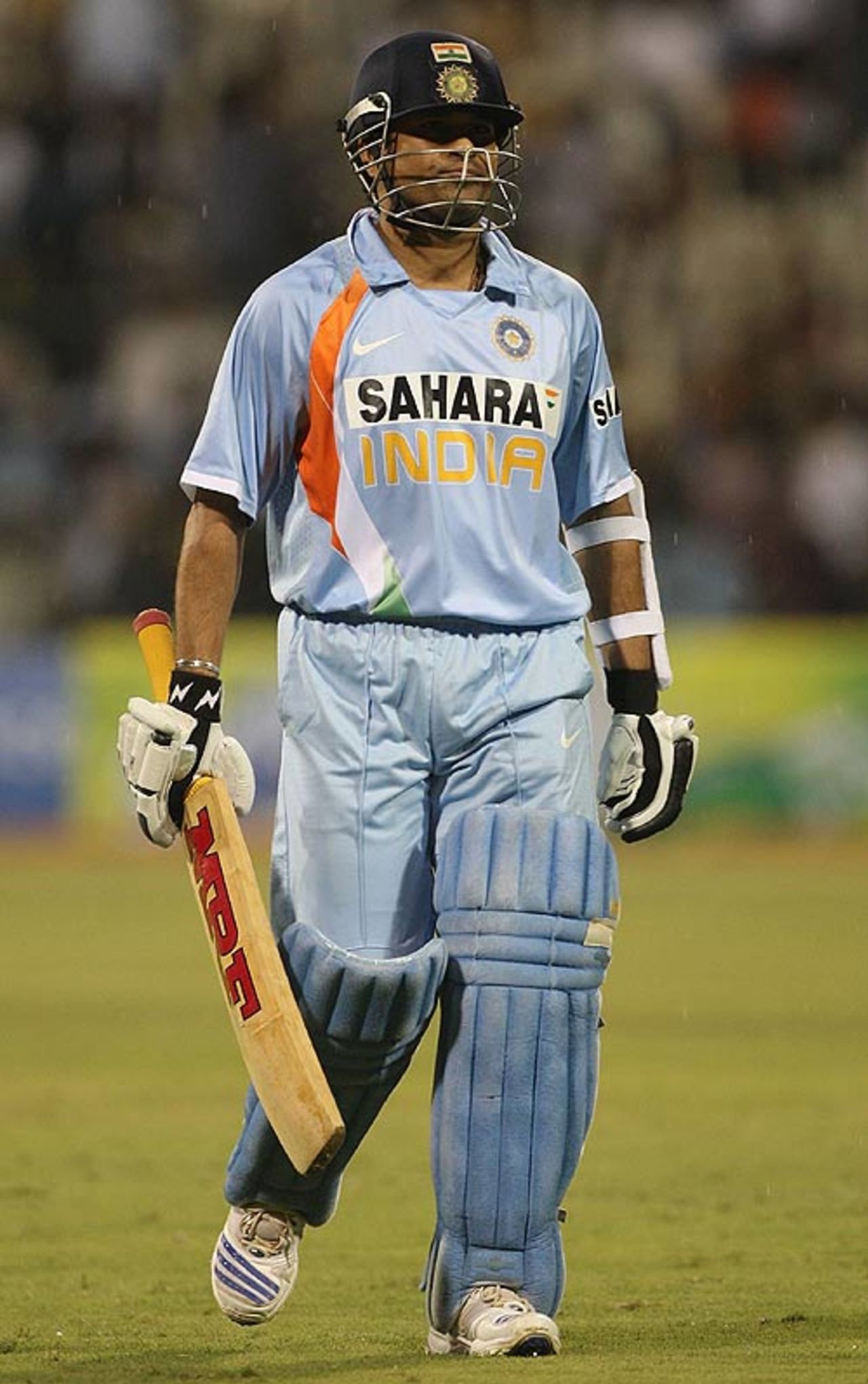 Sachin Tendulkar trudges back after falling for 0, India v Australia, 1st ODI, Bangalore, September 29, 2007