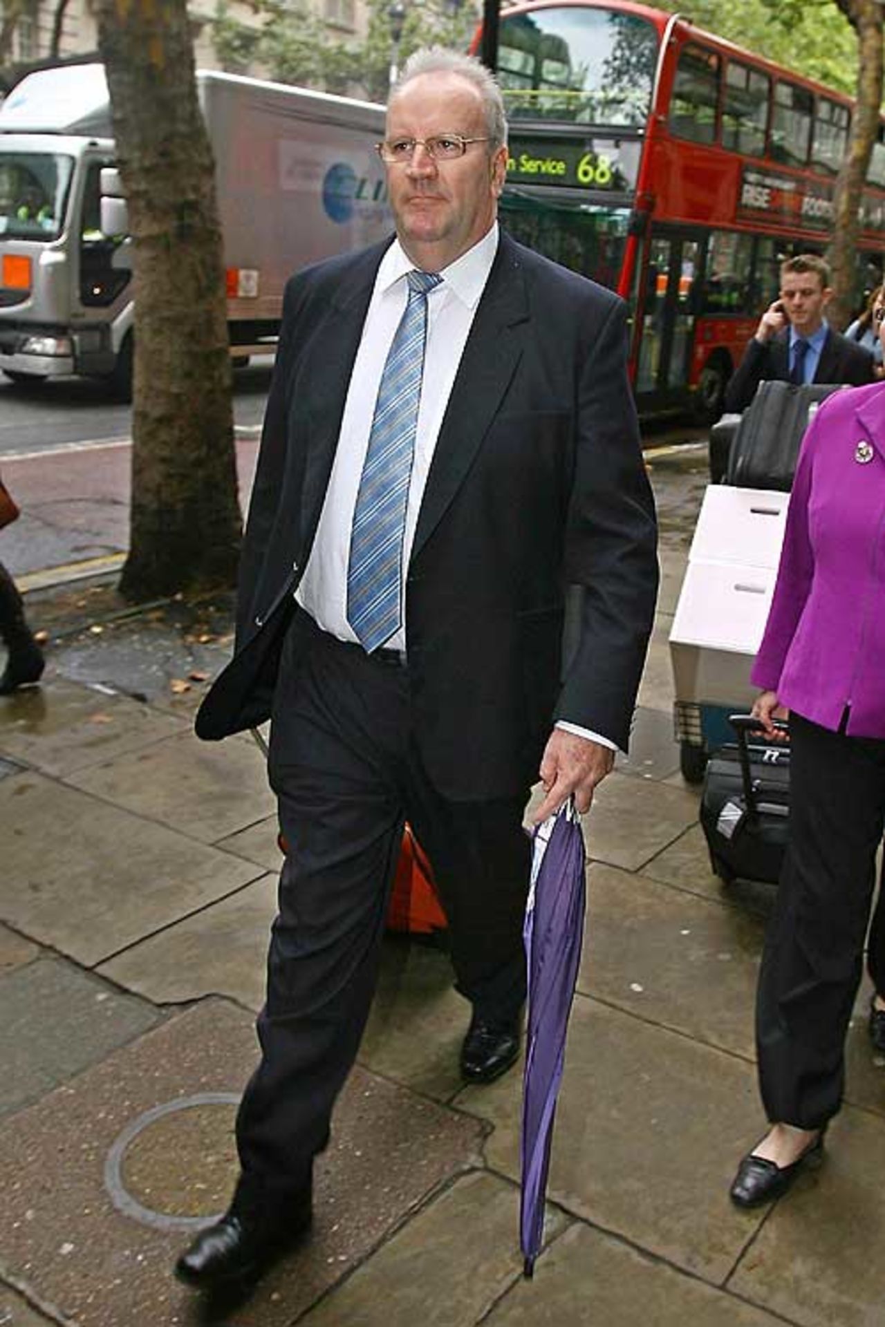 Darrell Hair walks to the High Court in London ahead of his employment tribunal, October 1, 2007