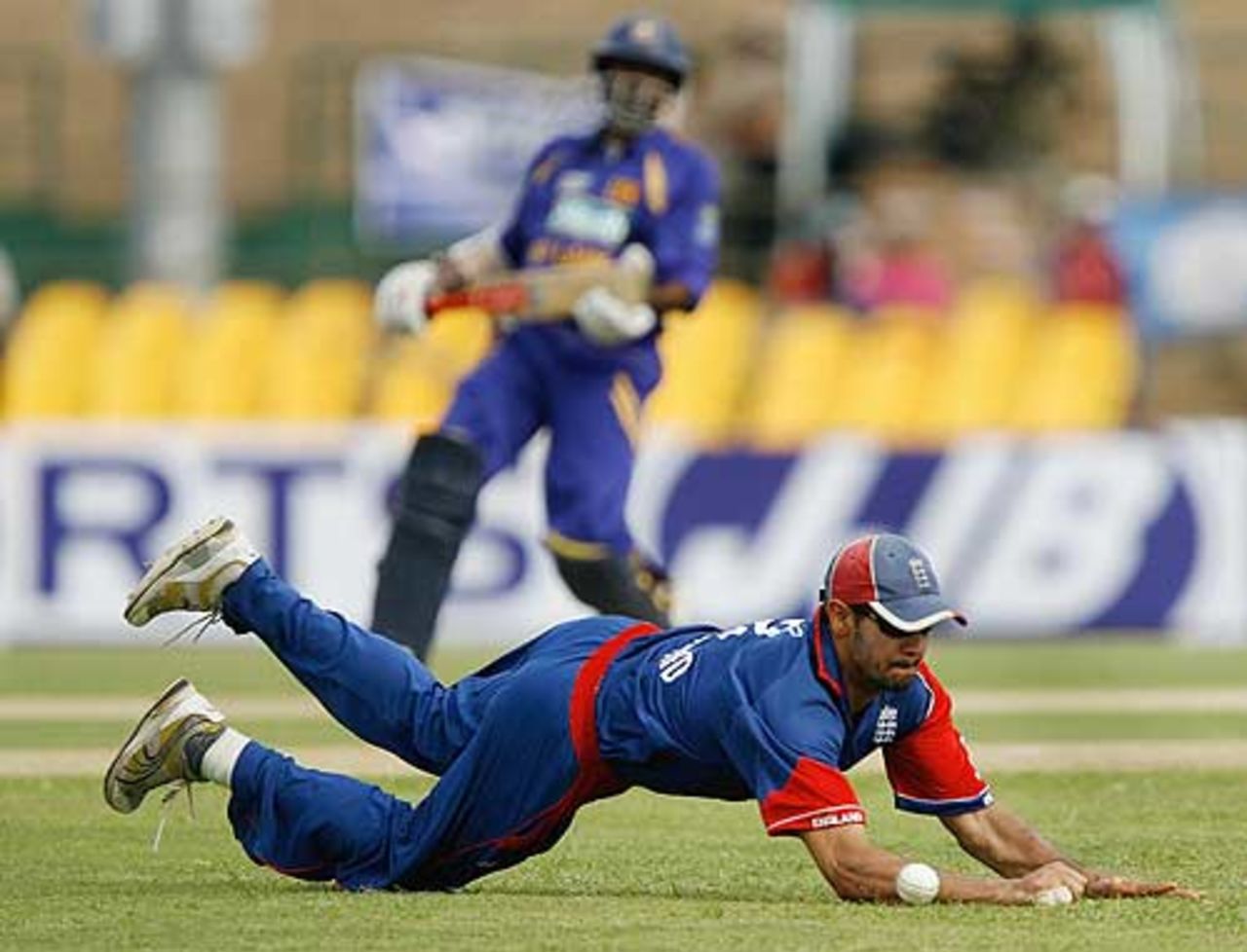 Owais Shah dives in the covers, Sri Lanka v England, 1st ODI, Dambulla, October 1, 2007