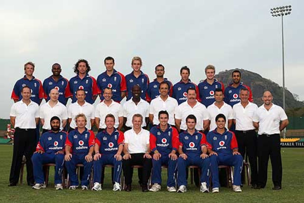 The England squad pose for their portrait, Sri Lanka v England, 1st ODI, Dambulla, October 1, 2007