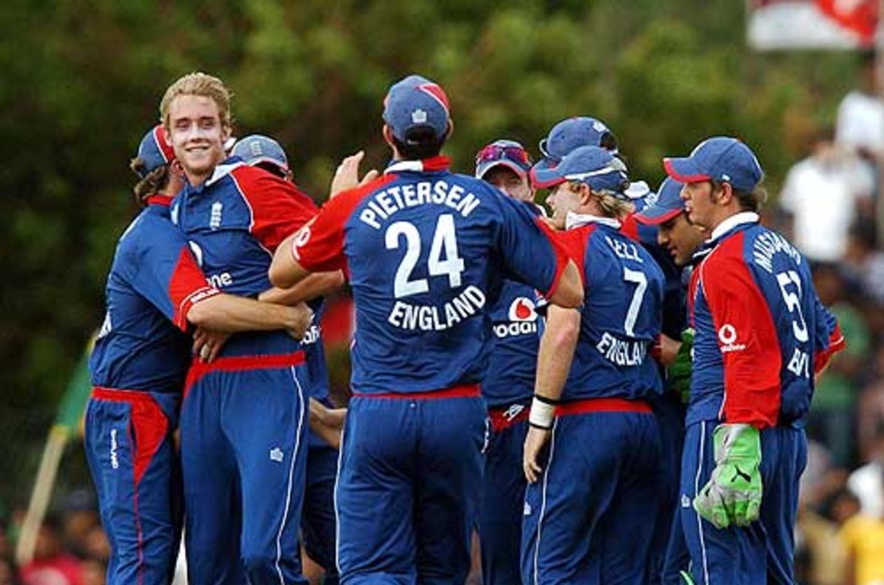 Stuart Broad is congratulated for the wicket of Upul Tharanga, Sri Lanka v England, 1st ODI, Dambulla, October 1, 2007