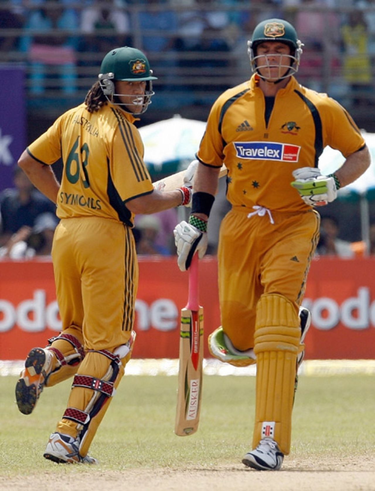Andrew Symonds and Matthew Hayden pick up a single during their 94-run stand, India v Australia, 2nd ODI, Kochi, October 2, 2007