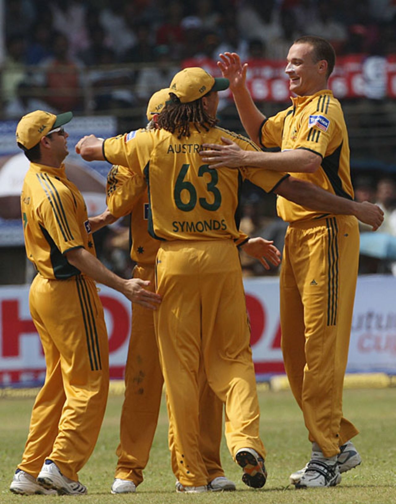 Stuart Clark celebrates Robin Uthappa's dismissal with his team-mates, 
India v Australia, 2nd ODI, Kochi, October 2, 2007 