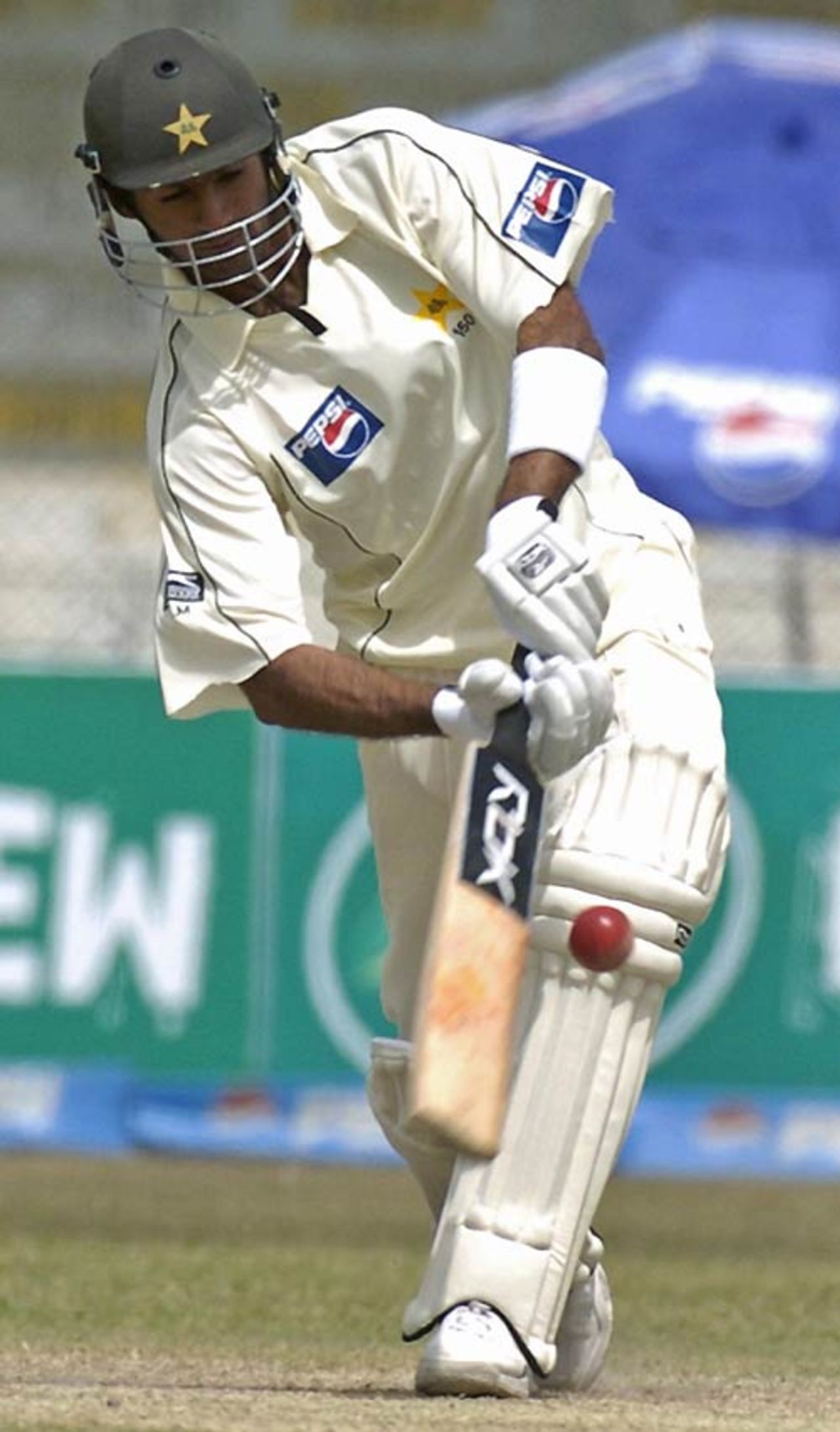 Shoaib Malik top-scored with 73, Pakistan v South Africa, 1st Test, Karachi, 3rd day, October 3, 2007