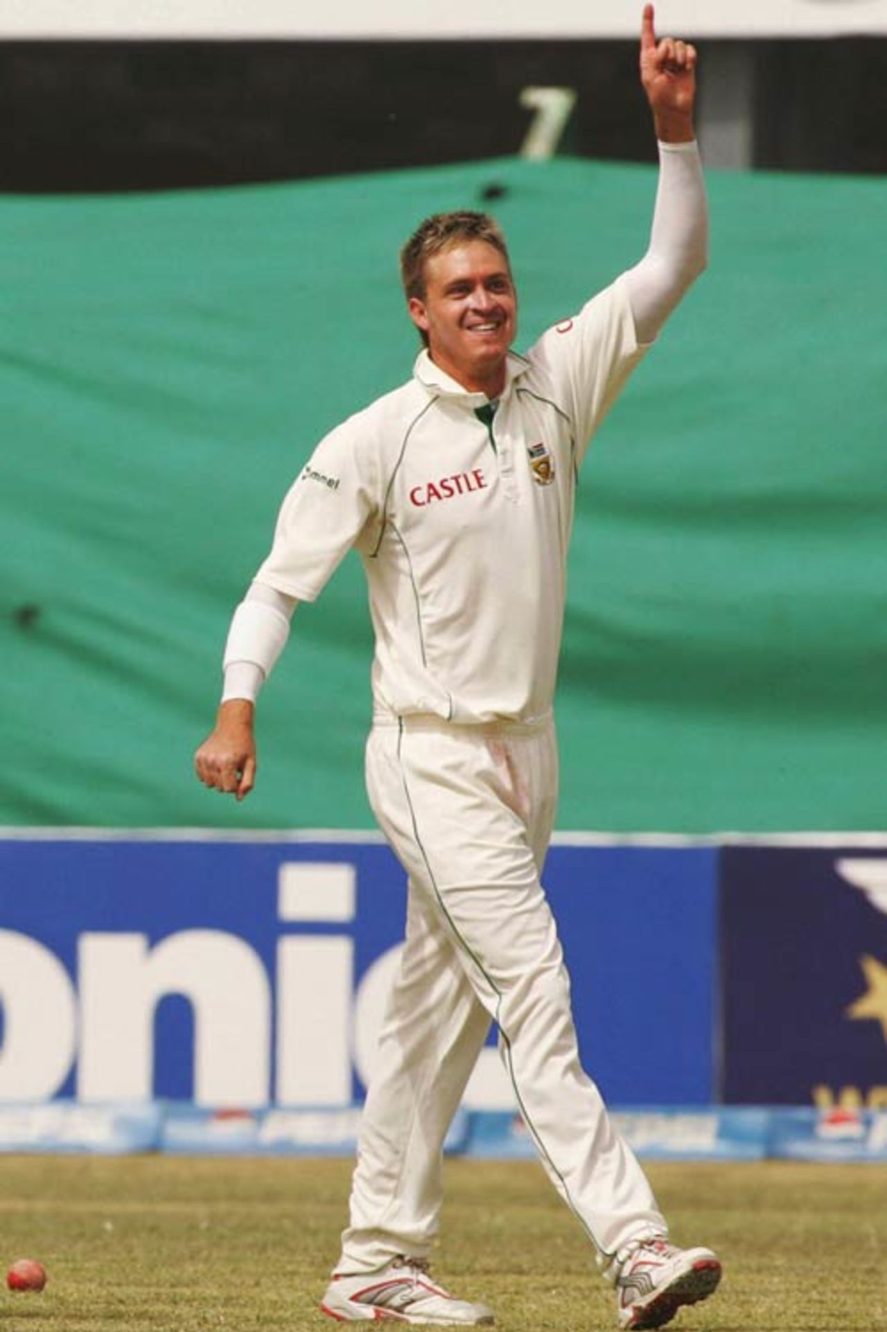 Harris added three wickets to his overnight tally to end with his first Test five-for, Pakistan v South Africa, 1st Test, Karachi, 3rd day, October 3, 2007