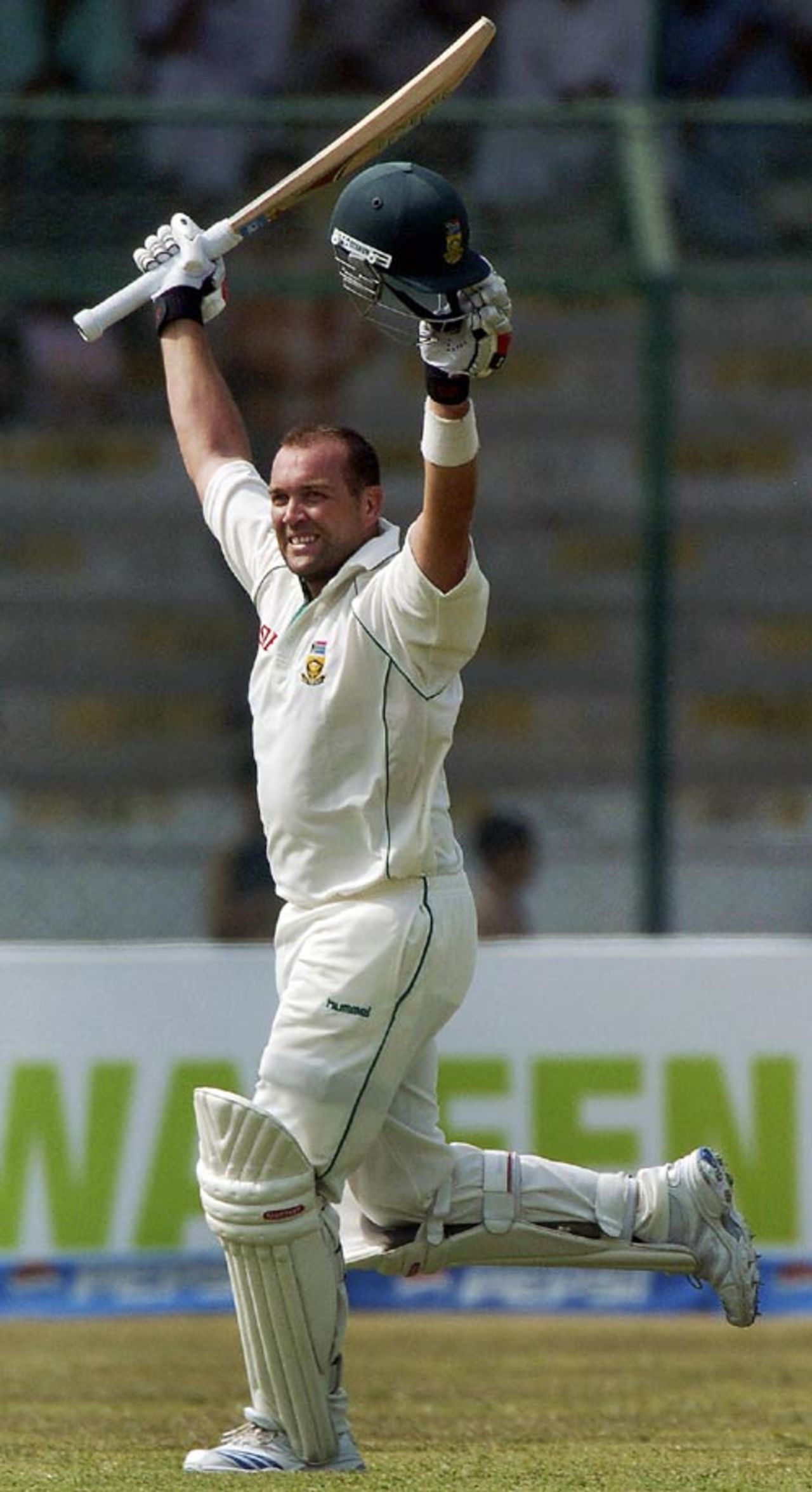 Jacques Kallis is ecstatic after reaching his second hundred of the match, Pakistan v South Africa, 1st Test, Karachi, 4th day, October 4, 2007