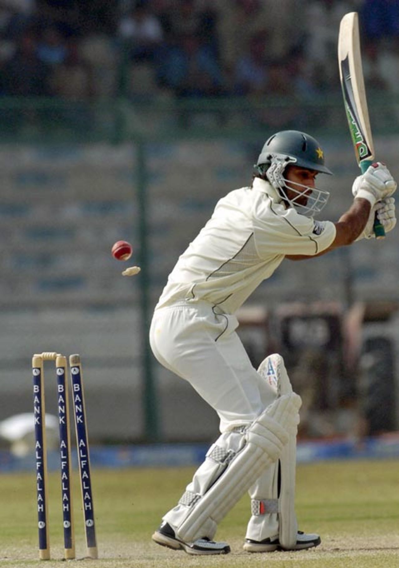 Mohammad Hafeez is bowled by Dale Steyn, Pakistan v South Africa, 1st Test, Karachi, 4th day, October 4, 2007