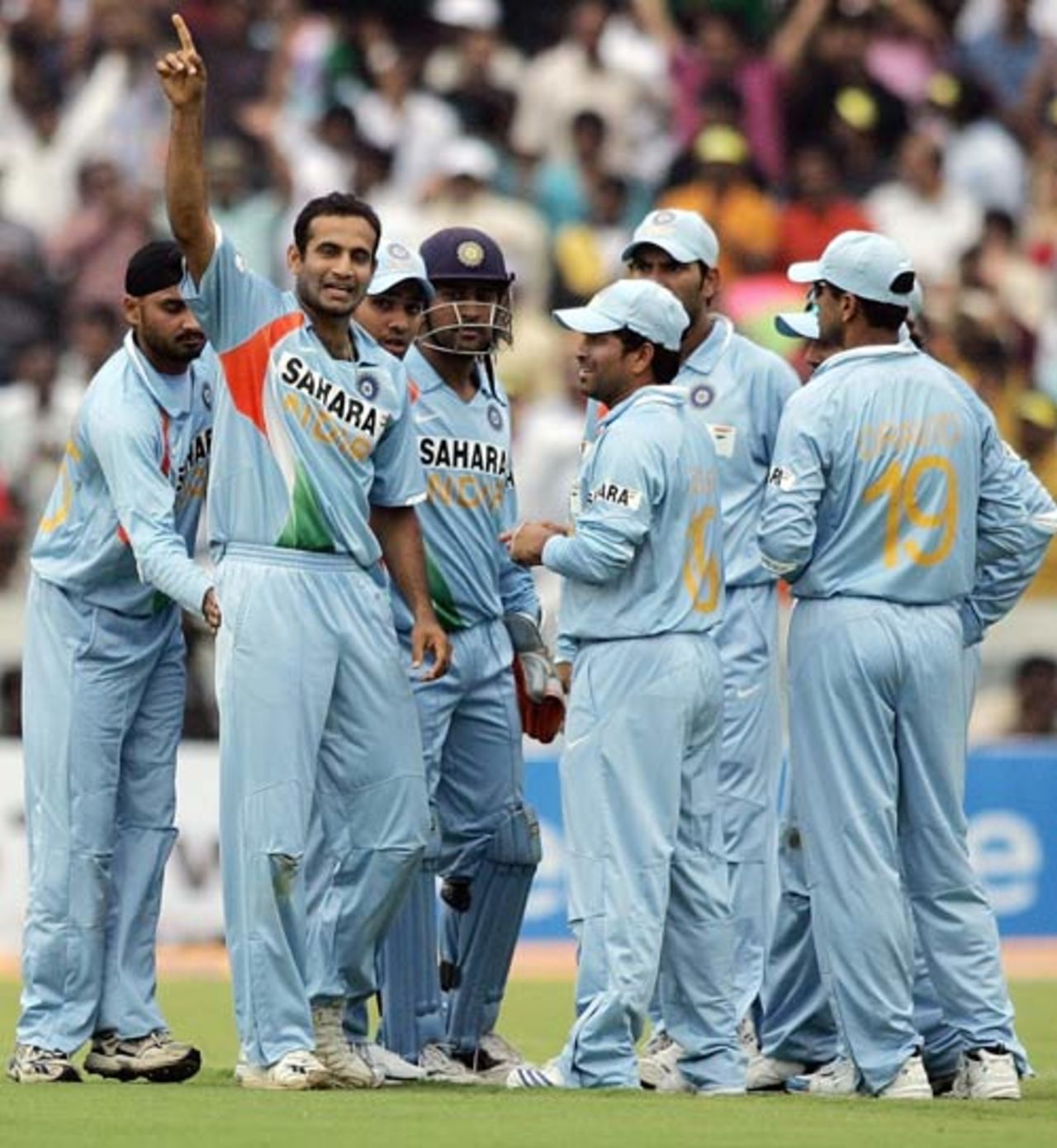 India celebrate taking Adam Gilchrist's wicket, India v Australia, 3rd ODI, Hyderabad, October 5, 2007