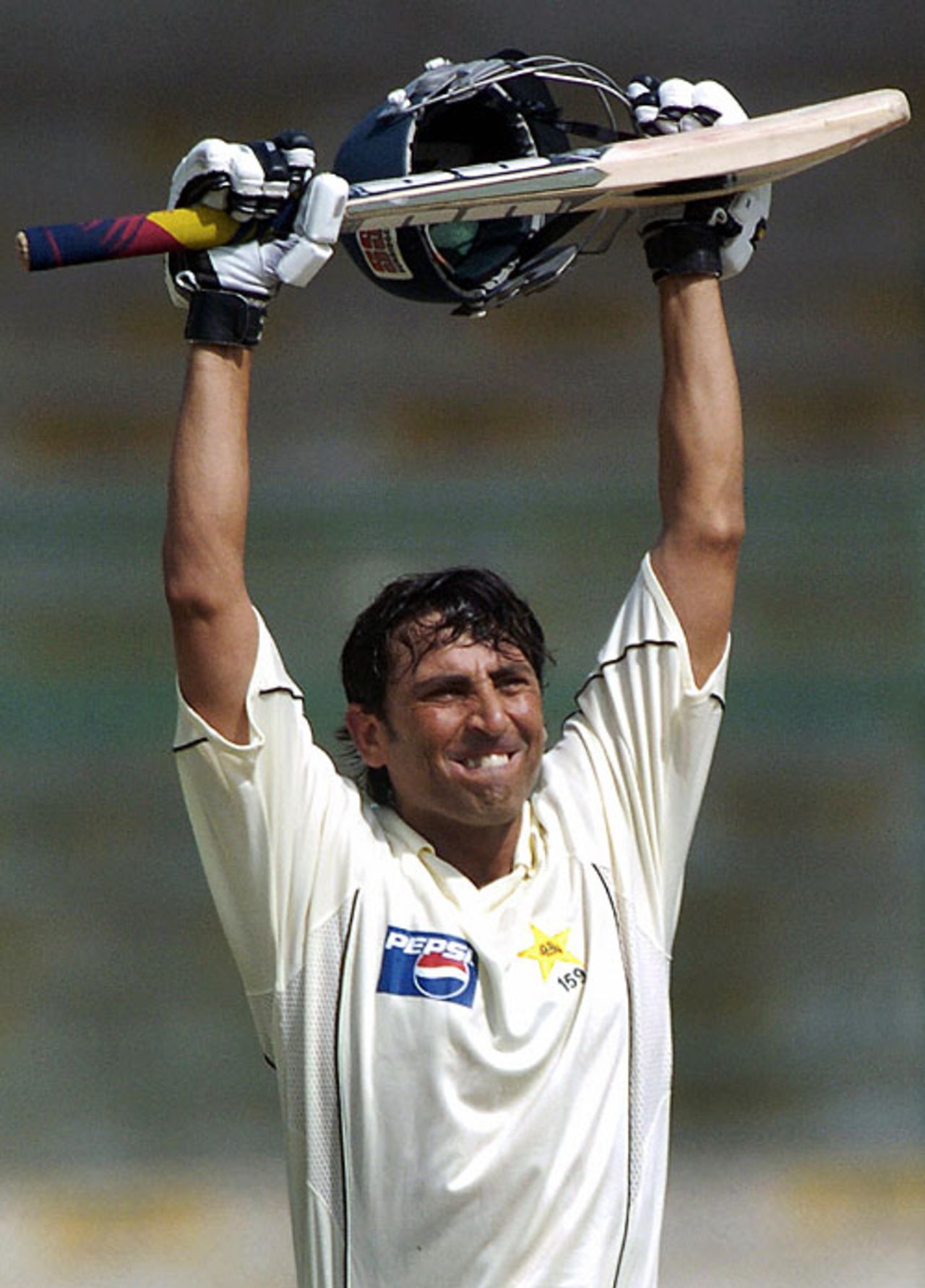 Younis Khan celebrates his century, Pakistan v South Africa, 1st Test, Karachi, 5th day, October 5, 2007