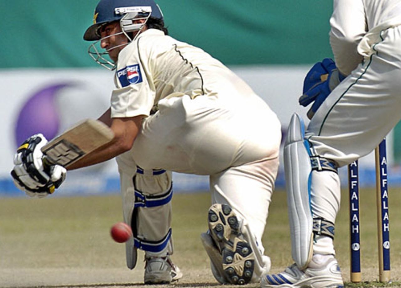 Younis Khan plays the sweep shot, Pakistan v South Africa, 1st Test, Karachi, 5th day, October 5, 2007