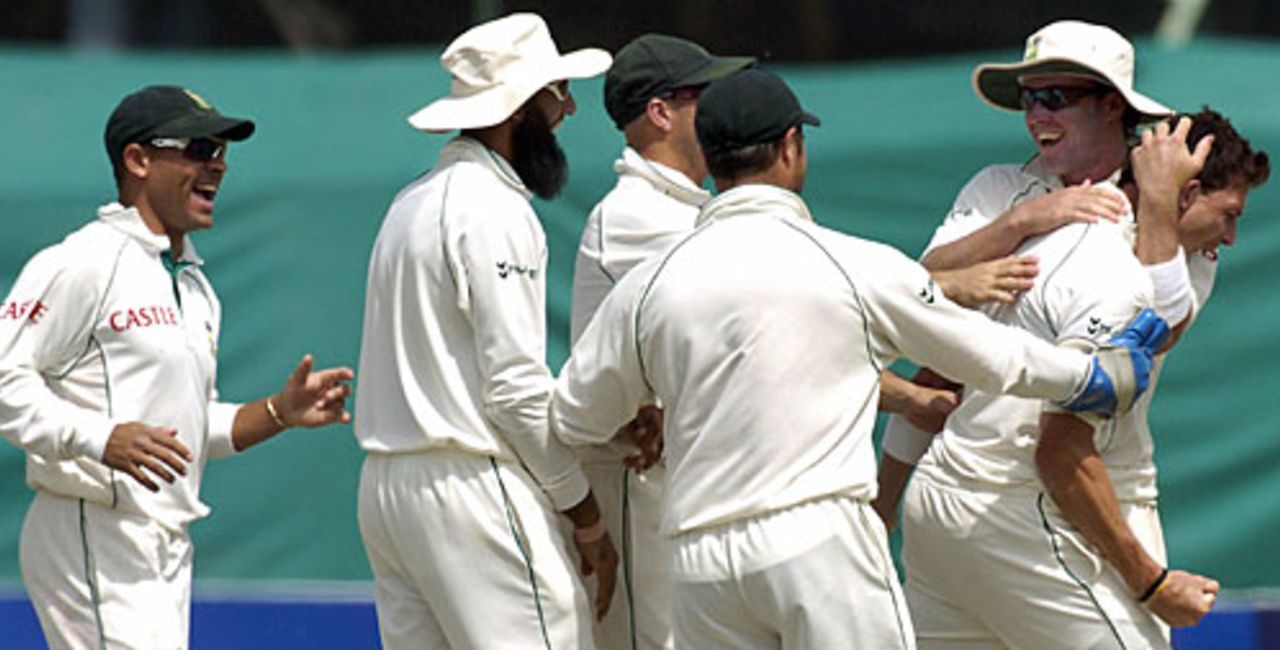 South Africa celebrate the dismissal of Younis Khan, Pakistan v South Africa, 1st Test, Karachi, 5th day, October 5, 2007