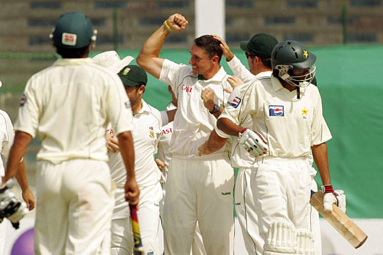 Andre Nel dismissed nightwatchman Mohammad Asif for six, Pakistan v South Africa, 1st Test, Karachi, 5th day, October 5, 2007
