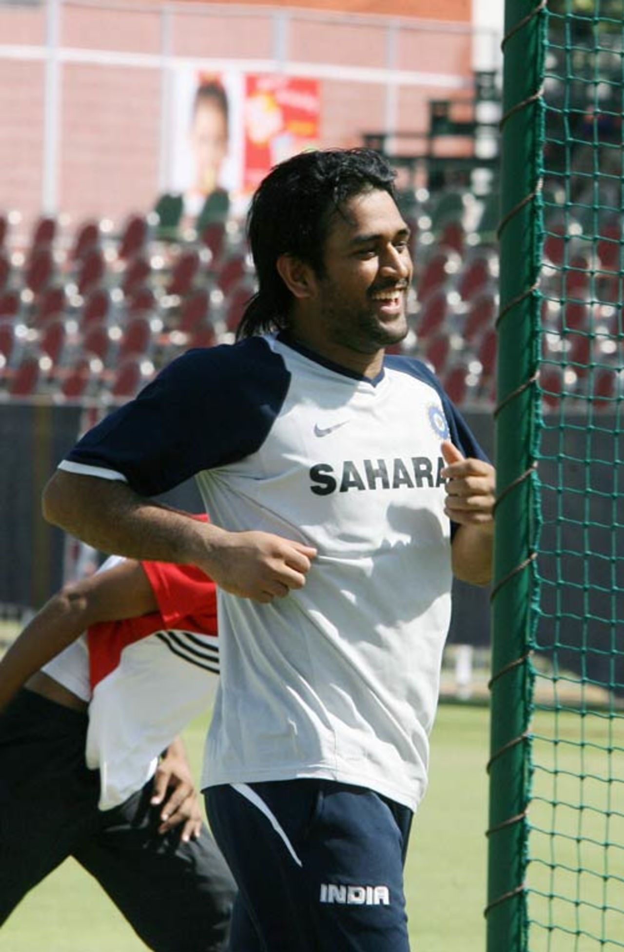 Mahendra Singh Dhoni runs during a training session , Chandigarh, October 7, 2007