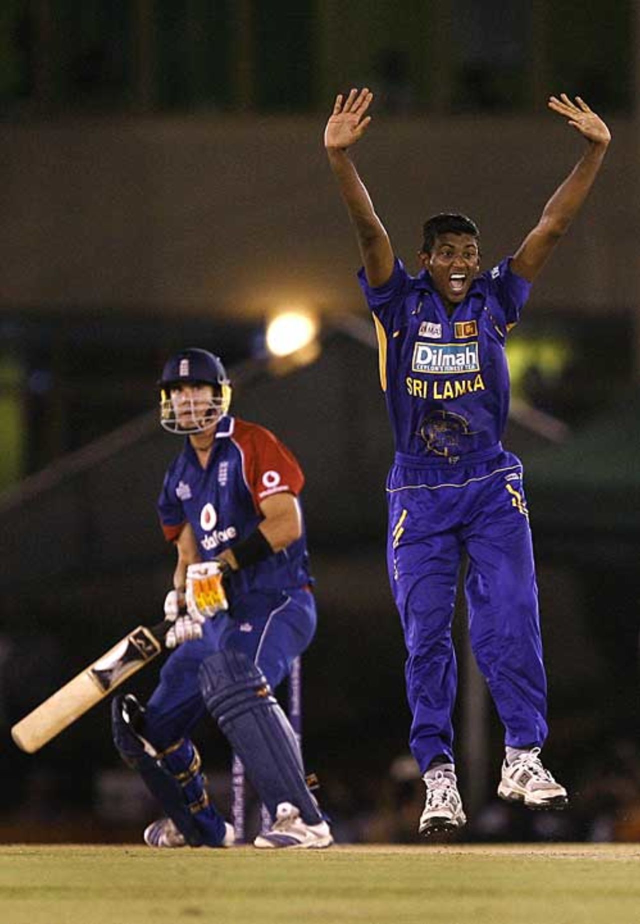 Farveez Maharoof traps Kevin Pietersen lbw, Sri Lanka v England, 3rd ODI, Dambulla, October 7, 2007