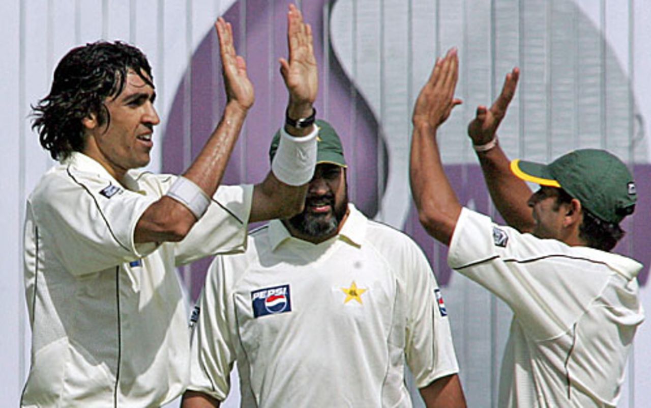 Umar Gul celebrates the wicket of Herschelle Gibbs, Pakistan v South Africa, 2nd Test, Lahore, October 8, 2007