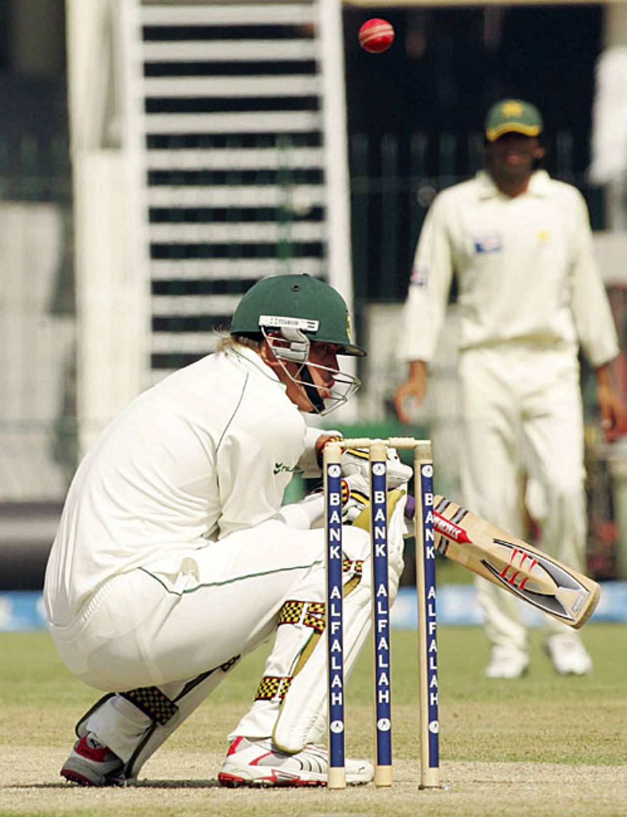Paul Harris faced a lot of short balls during his innings, Pakistan v South Africa, 2nd Test, Lahore, 2nd day, October 9, 2007