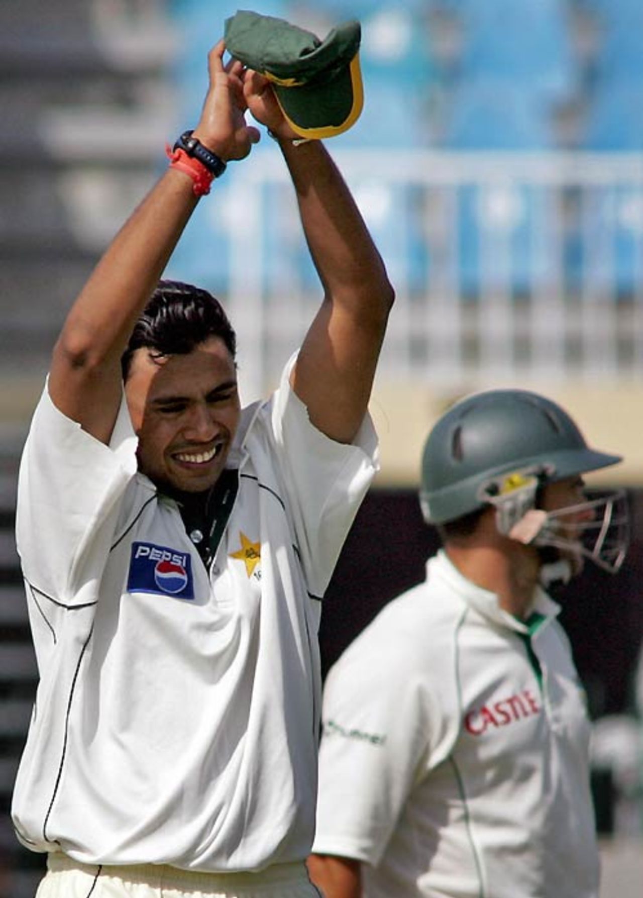 Danish Kaneria wraps up the innings with a four-wicket haul, Pakistan v South Africa, 2nd Test, Lahore, 2nd day, October 9, 2007