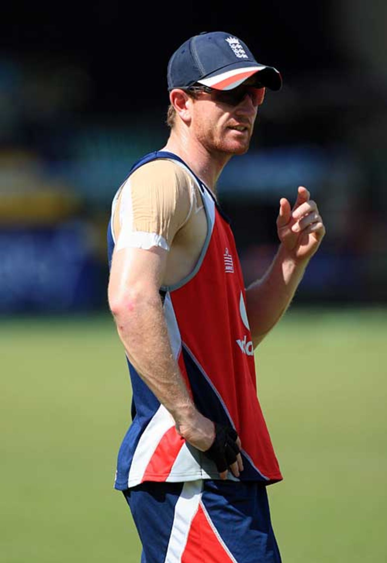 Paul Collingwood trains with his injured shoulder bandaged although he is expected to play, Colombo, October 9, 2007