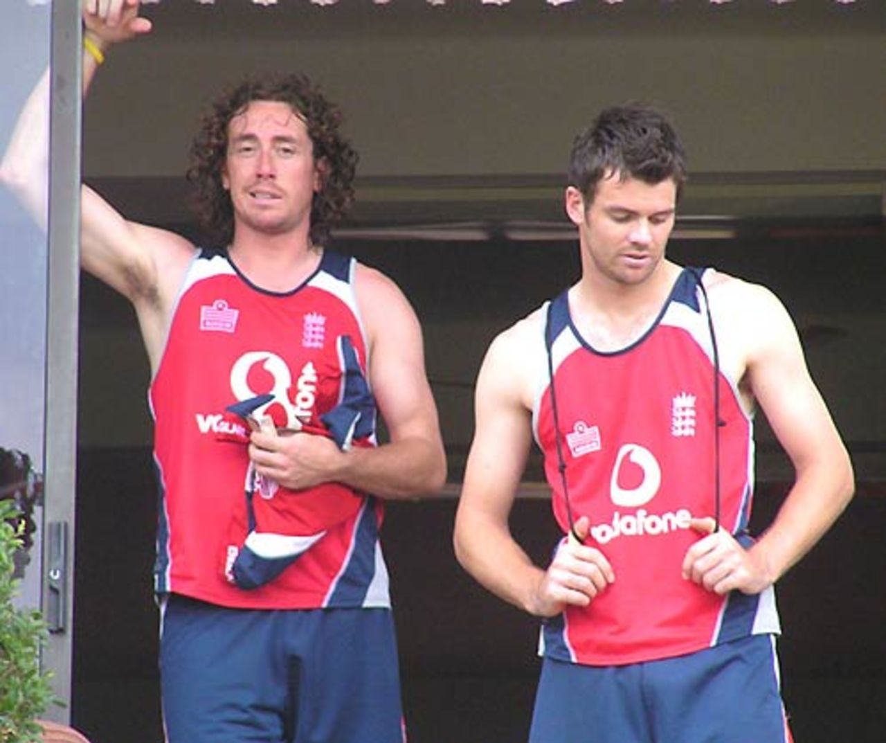 Ryan Sidebottom and James Anderson take a break during training, Colombo, October 9, 2007