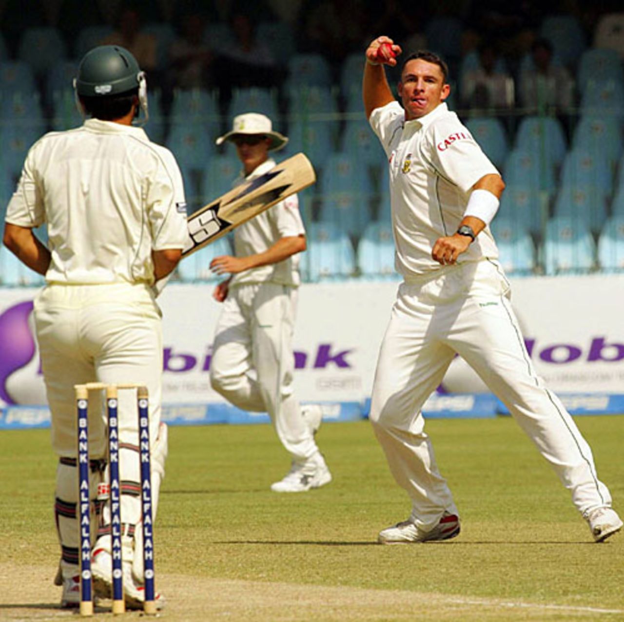 Andre Nel gets ready to knock down the stumps, Pakistan v South Africa, 2nd Test, Lahore, 3rd day, October 10, 2007 