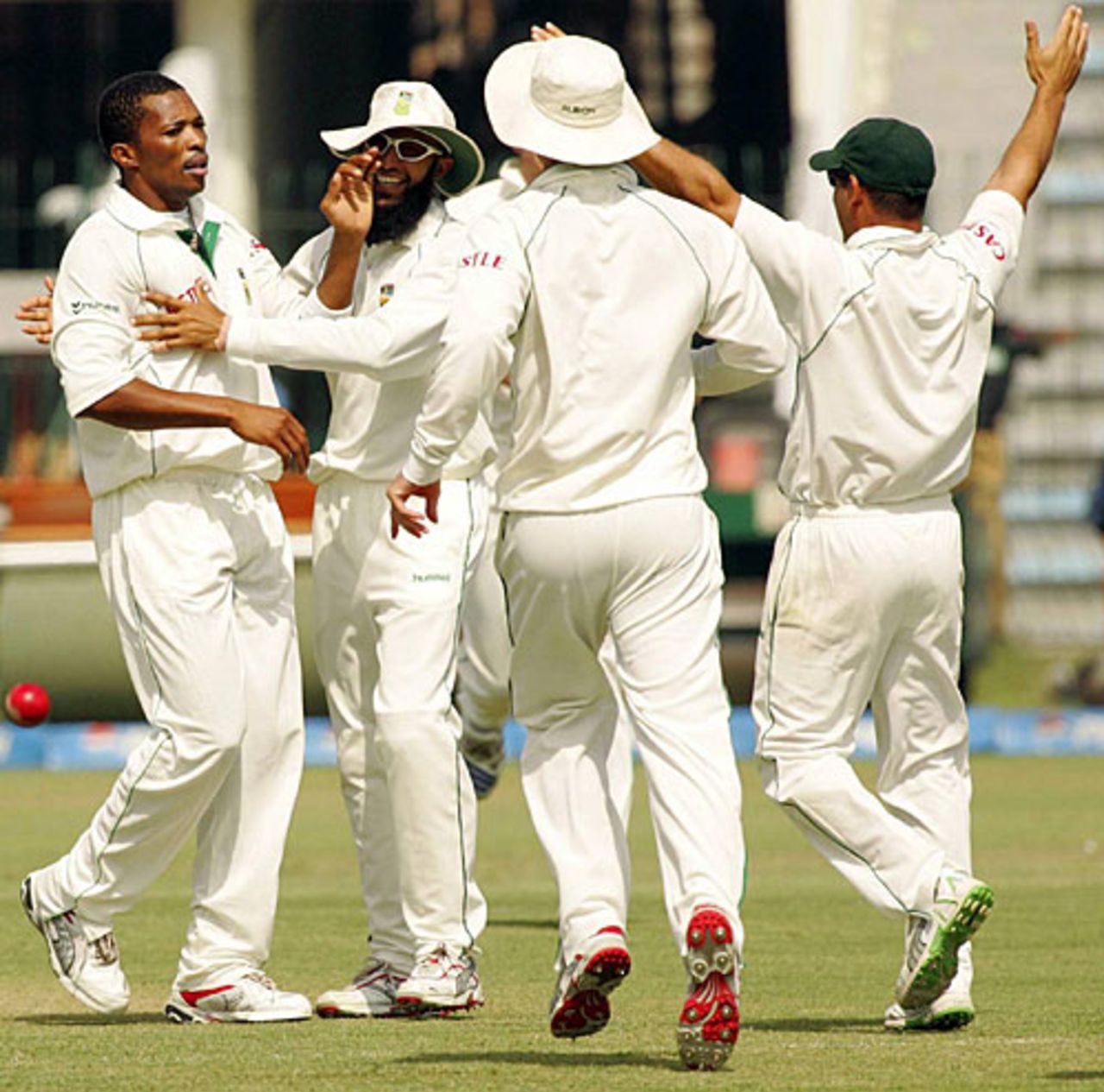 South Africa gained a first-innings lead of 151, Pakistan v South Africa, 2nd Test, Lahore, 3rd day, October 10, 2007 