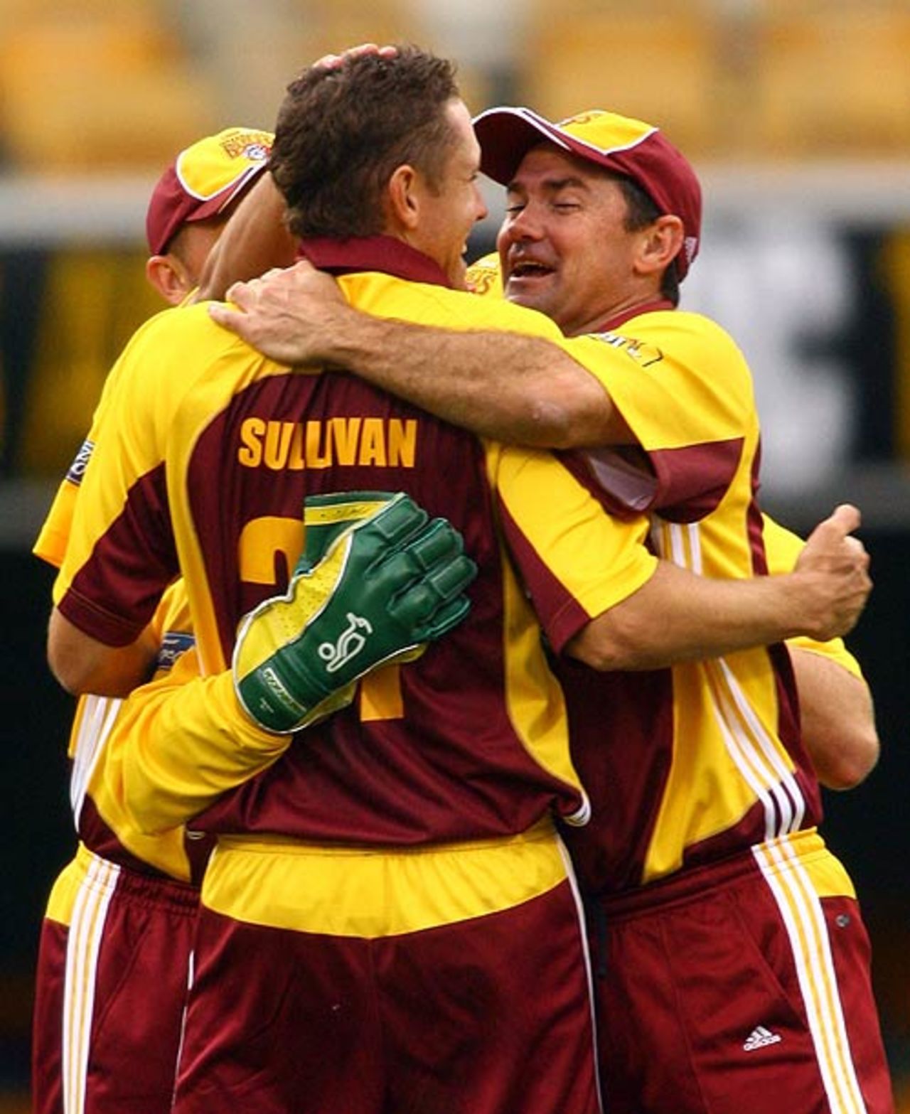Jimmy Maher and Grant Sullivan celebrate a wicket, Queensland v Tasmania, FR Cup, Brisbane, October 10, 2007