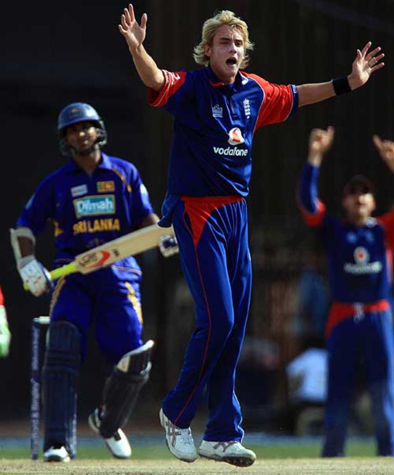 Stuart Broad appeals for the wicket of Kumar Sangakkara, Sri Lanka v England, 4th ODI, Colombo, October 10, 2007