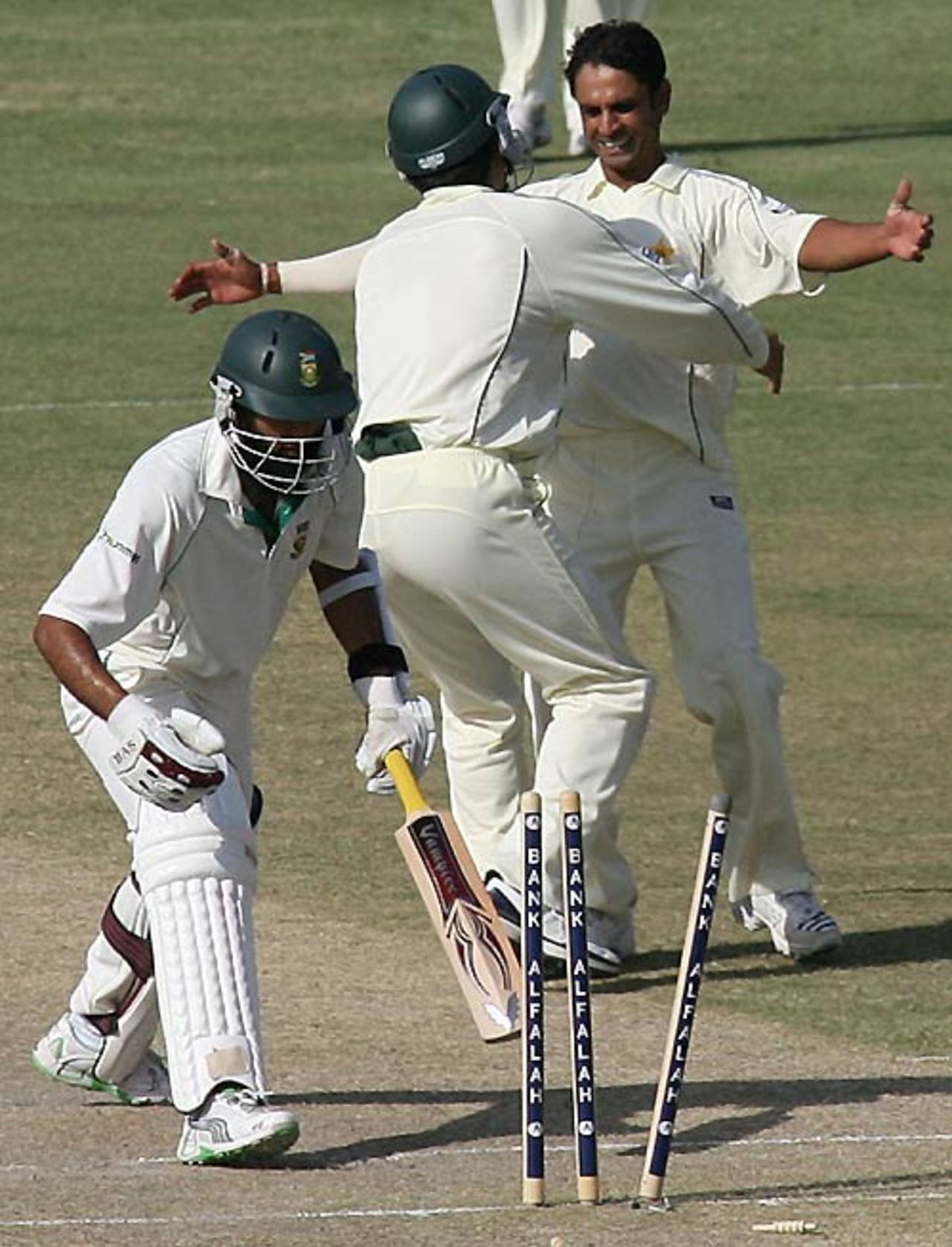 Abdur Rehman gets through the defences of Hashim Amla, Pakistan v South Africa, 2nd Test, Lahore, 3rd day, October 10, 2007,