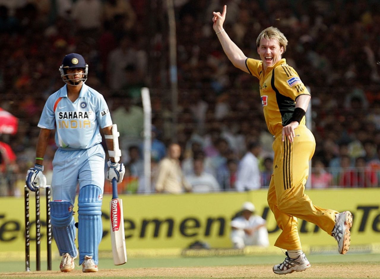 Brett Lee appeals against Rahul Dravid, India v Australia, 5th ODI, Vadodara, October 11, 2007