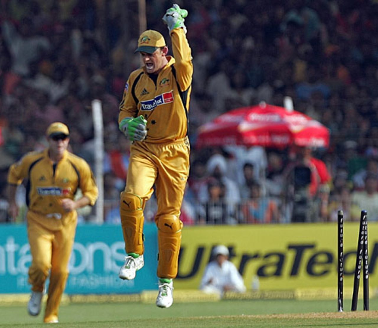 Adam Gilchrist runs out Sourav Ganguly in the first over, India v Australia, 5th ODI, Vadodara, October 11, 2007