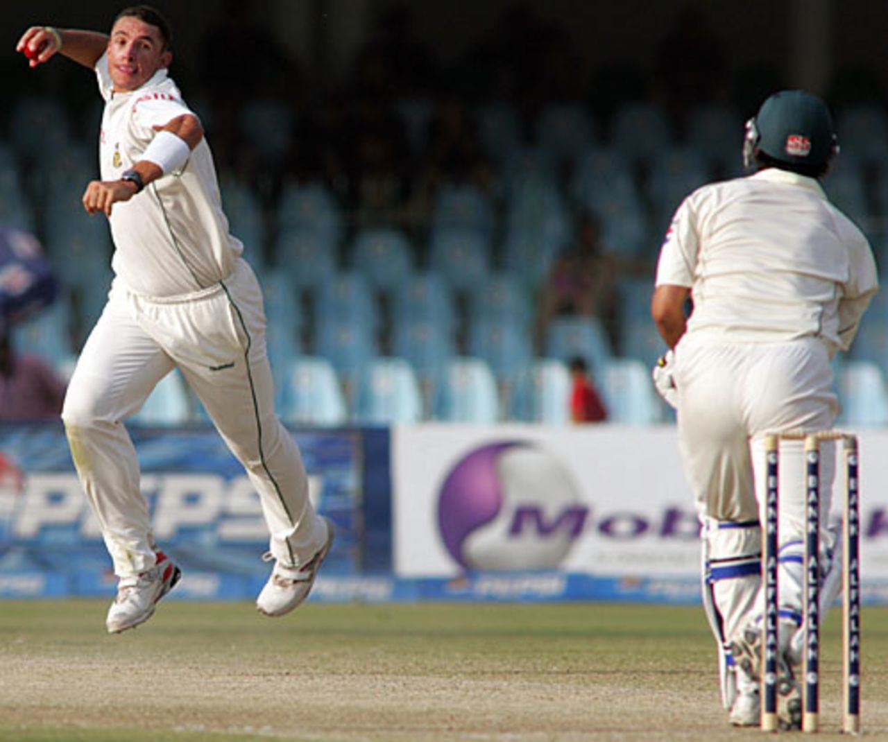 Andre Nel is about to hurl the ball back to Younis Khan, Pakistan v South Africa, 2nd Test, Lahore, 4th day, October 11, 2007