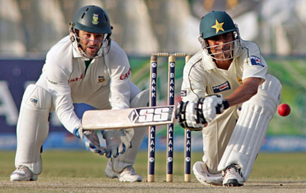 Younis Khan plays the sweep shot, Pakistan v South Africa, 2nd Test, Lahore, 4th day, October 11, 2007