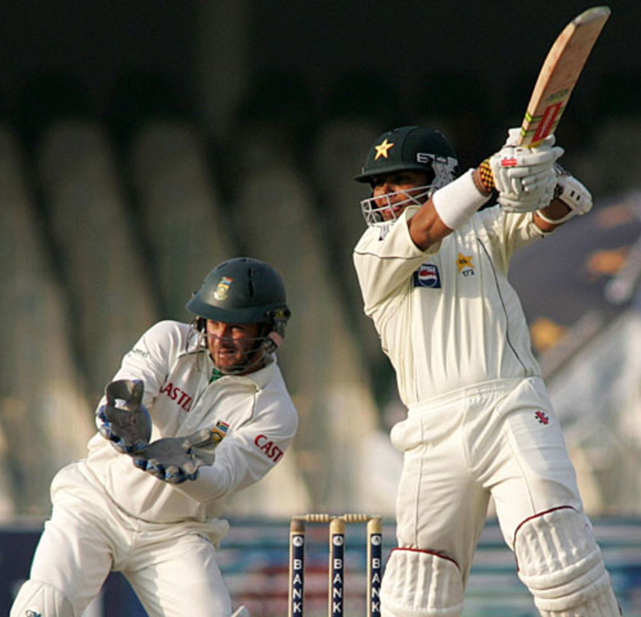Kamran Akmal cuts hard, Pakistan v South Africa, 2nd Test, Lahore, 4th day, October 11, 2007