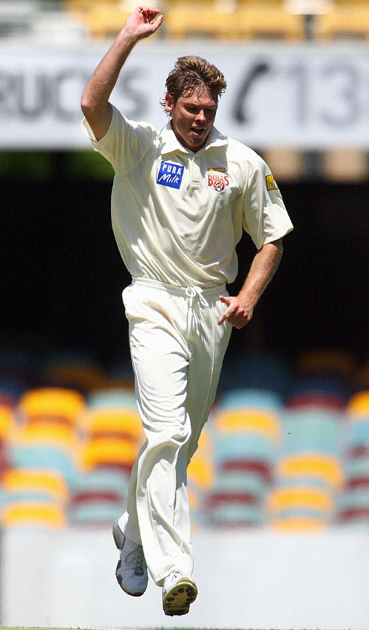 Ashley Noffke took 5 for 33 against Tasmania, Queensland v Tasmania, Pura Cup, 1st day, Brisbane, October 12, 2007