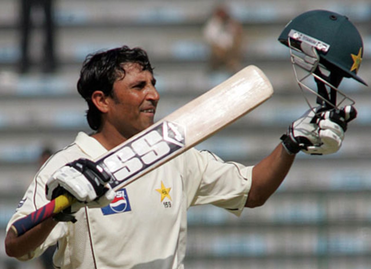 Younis Khan celebrates his century, Pakistan v South Africa, 2nd Test, Lahore, 5th day, October 12, 2007