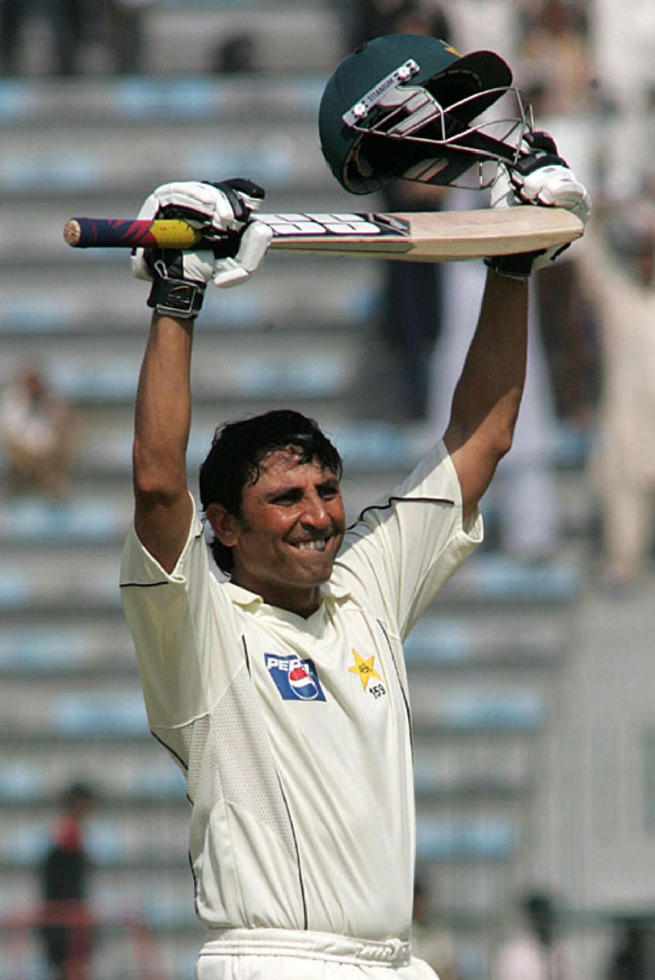 Younis Khan scored his 14th Test hundred, Pakistan v South Africa, 2nd Test, Lahore, 5th day, October 12, 2007