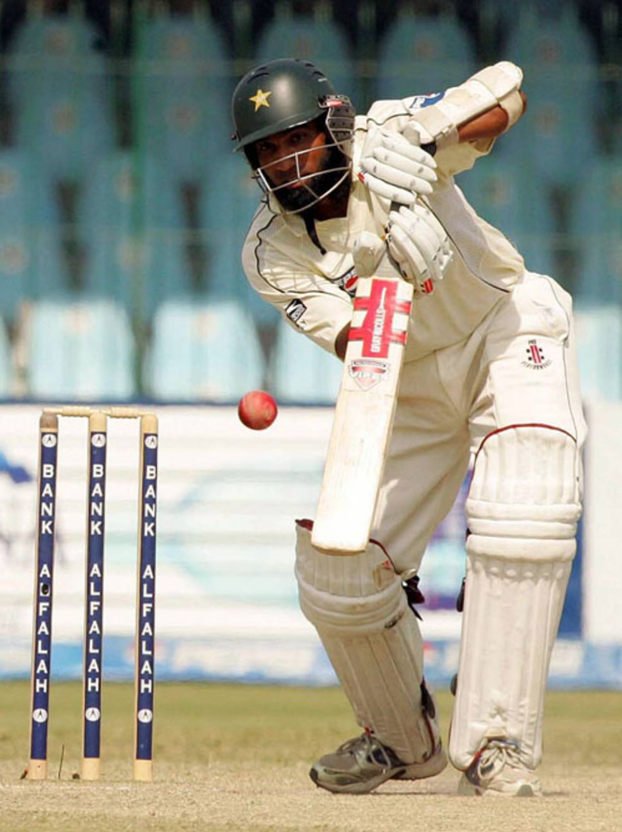 Mohammad Yousuf's patient innings took Pakistan closer to a draw, Pakistan v South Africa, 2nd Test, Lahore, 5th day, October 12, 2007