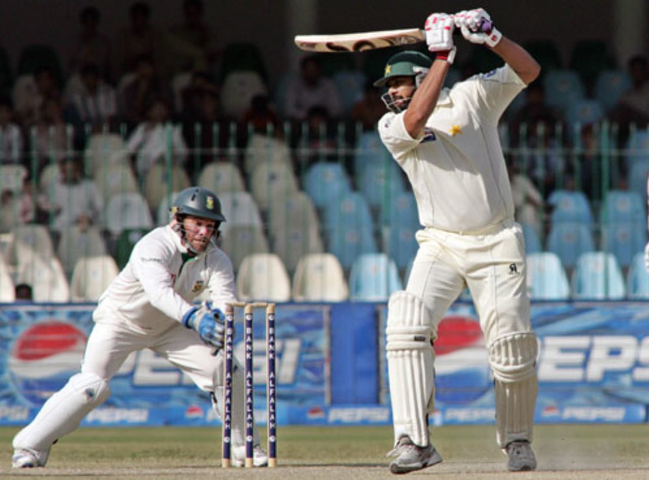 The moment: Inzamam-ul-Haq's career comes to an end, stumped by Mark Boucher, Pakistan v South Africa, 2nd Test, Lahore, 5th day, October 12, 2007