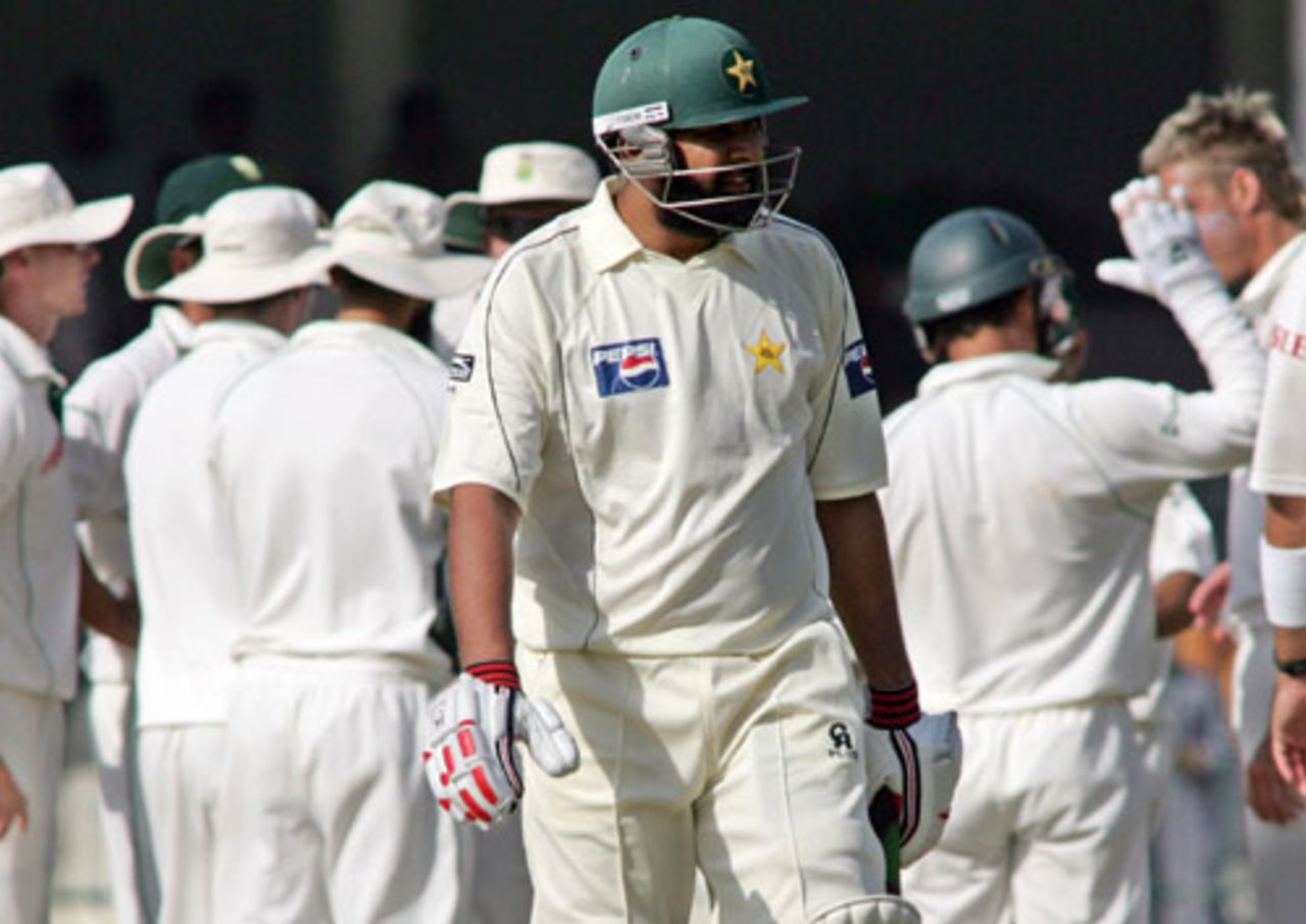 Inzamam-ul-Haq walks off after being dismissed for the last time, Pakistan v South Africa, 2nd Test, Lahore, 5th day, October 12, 2007