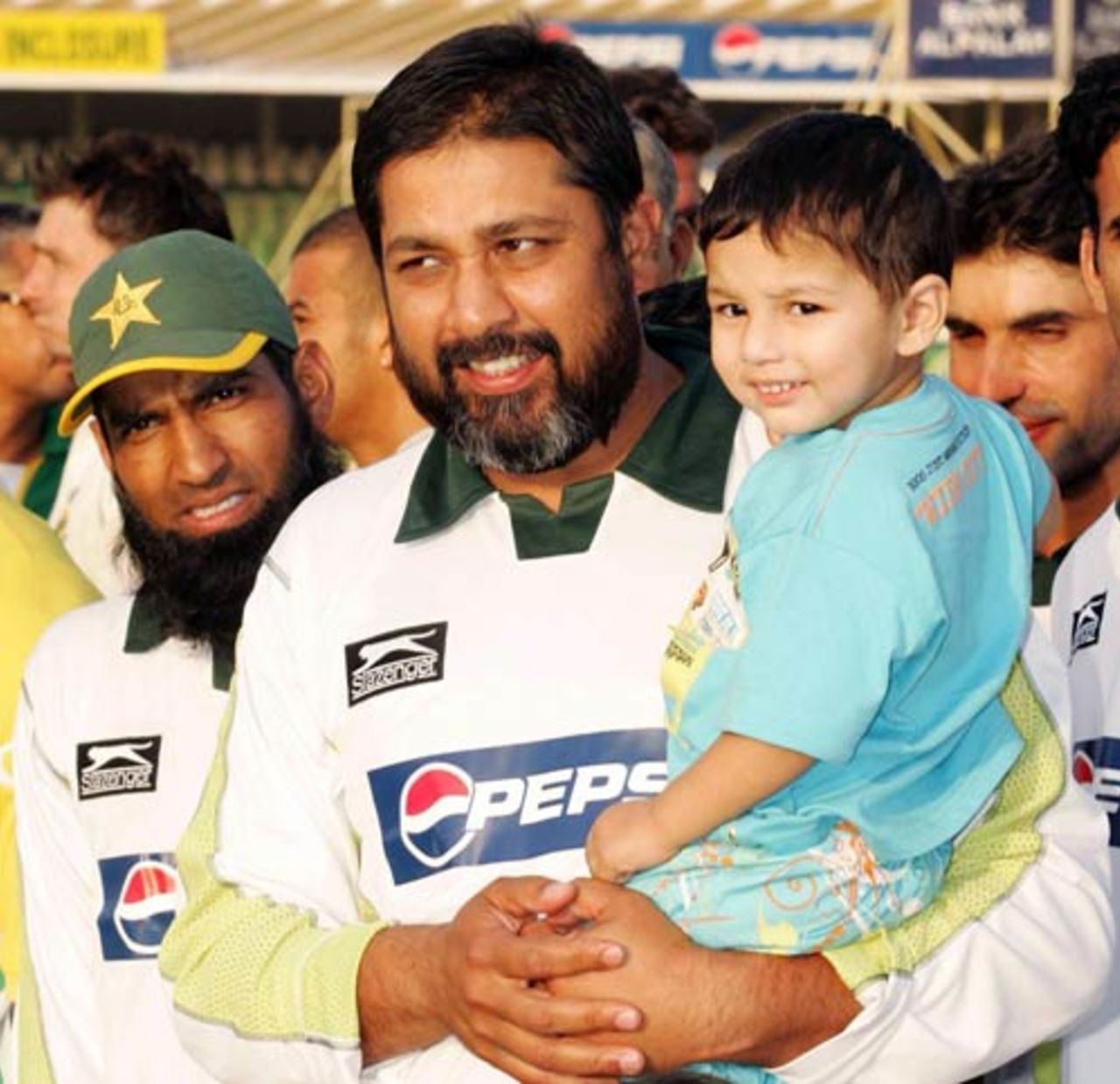 Inzamam-ul-Haq poses with his son, Pakistan v South Africa, 2nd Test, Lahore, 5th day, October 12, 2007