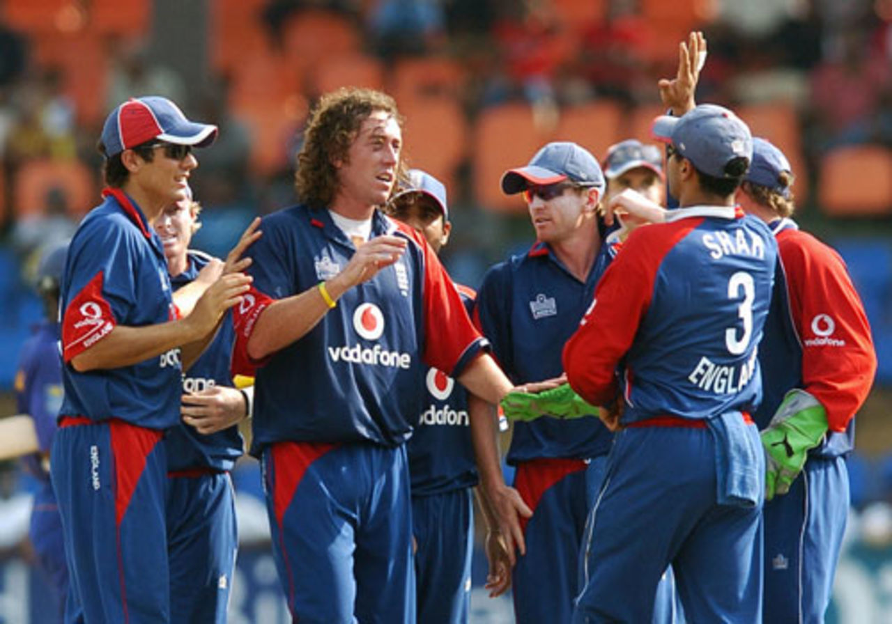 Ryan Sidebottom struck twice in his seventh over, Sri Lanka v England, 5th ODI, Colombo, October 13, 2007